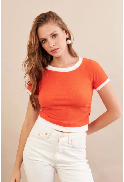 Kadın Turuncu Büzgülü Beyaz Garnili Bluz MX9465