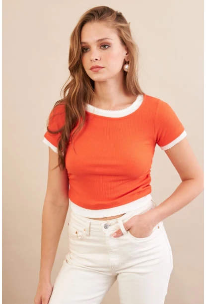 Kadın Turuncu Büzgülü Beyaz Garnili Bluz MX9465