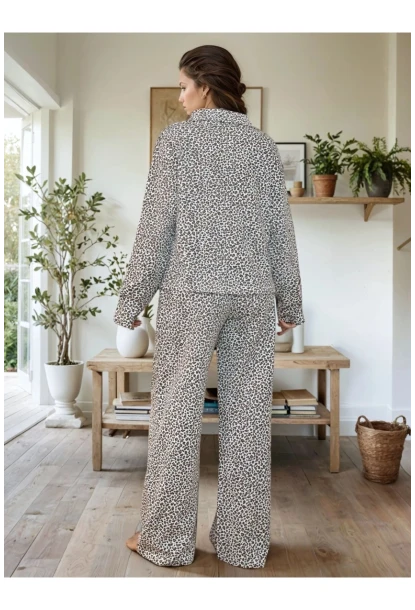 Leopar Desenli Düğmeli Pijama Takımı
