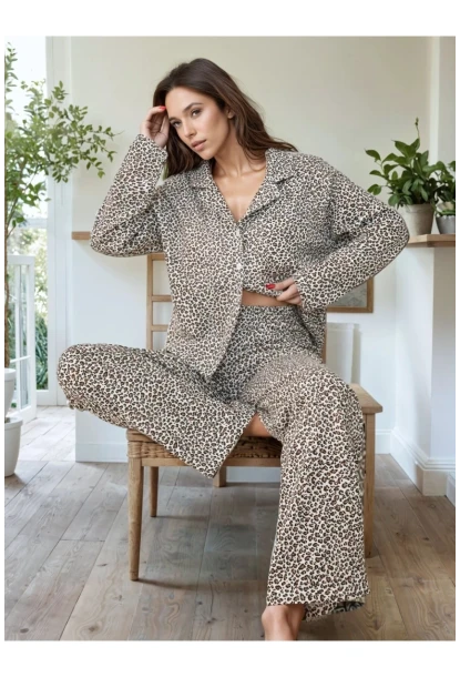 Leopar Desenli Düğmeli Pijama Takımı