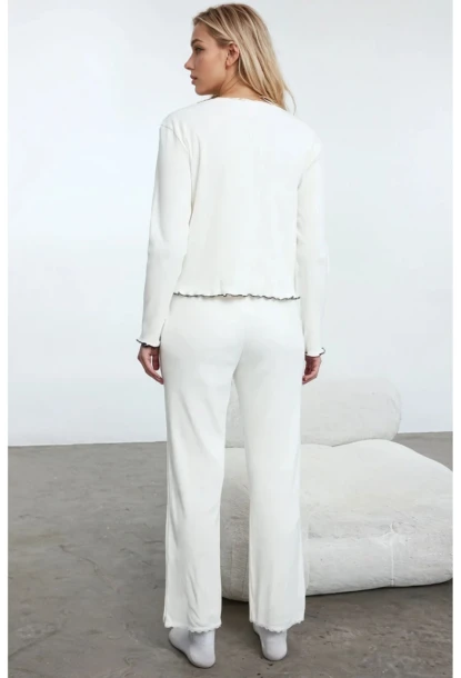 Pamuklu Dantel ve Fiyonk Detaylı Fitilli Örme Pijama Takımı Beyaz