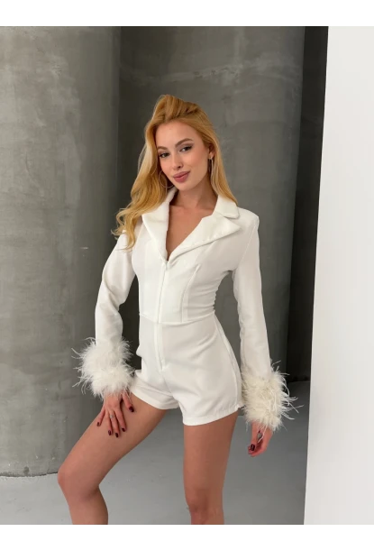 Atlas Kumaş Tüy Detaylı Mini Şort Tulum Beyaz