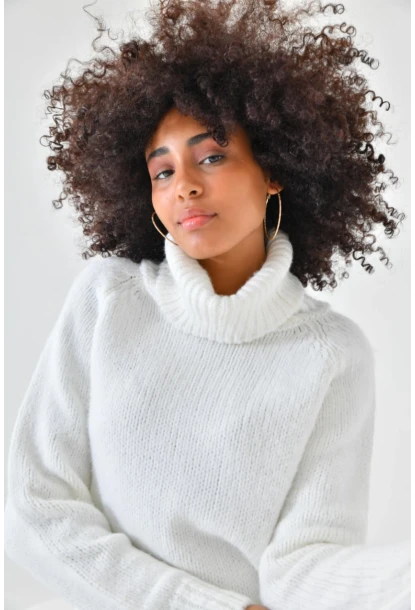 Beyaz Balıkçı Yaka Oversize Triko Kazak