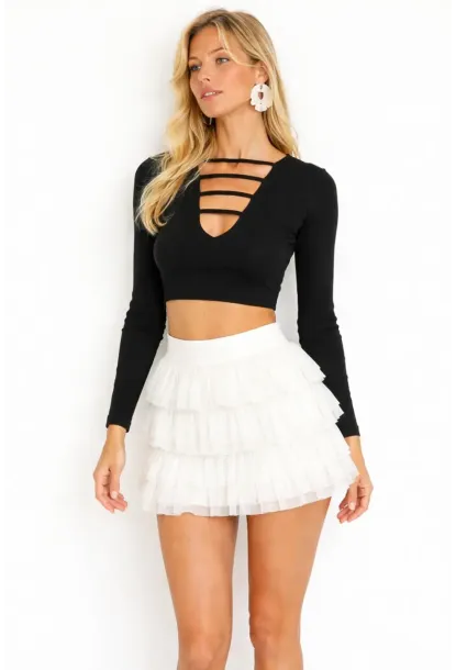 Beyaz Kat Kat Volanlı Şort Etek – Yüksek Bel, Feminen Mini Tasarım