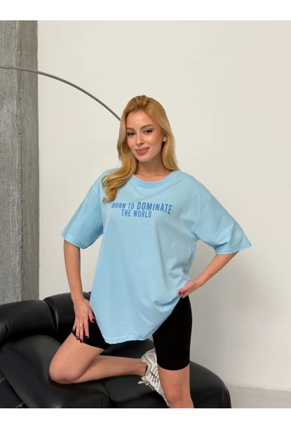 Born To Dominate Baskılı Oversize Kadın Tişört – Açık Mavi
