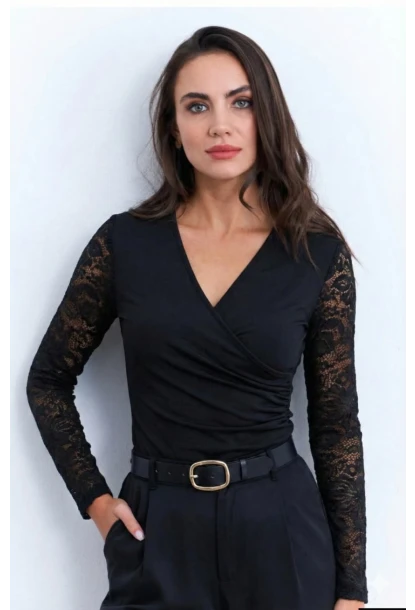 Dantel Kollu Kruvaze Yaka Viskon Kumaş Siyah Bluz