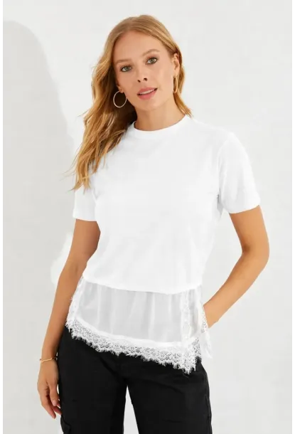 Kadın Beyaz Dantel Detaylı T-Shirt