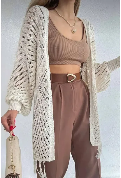 Kadın Ekru Örgü Hırka – Püskül ve Elmas Desen Detaylı