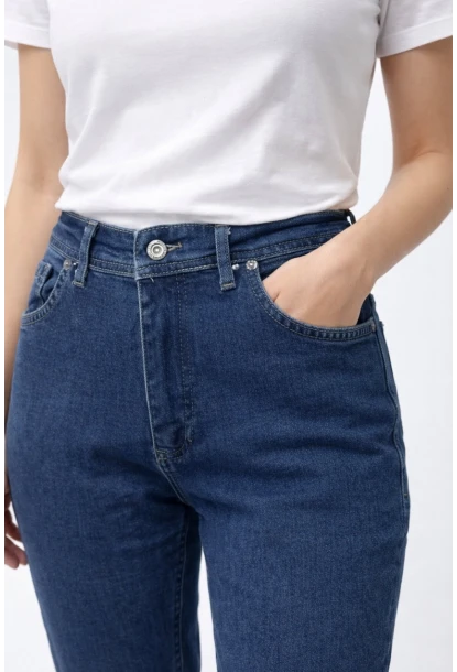 Kadın Koyu Lacivert Dar Paça Esnek Jean