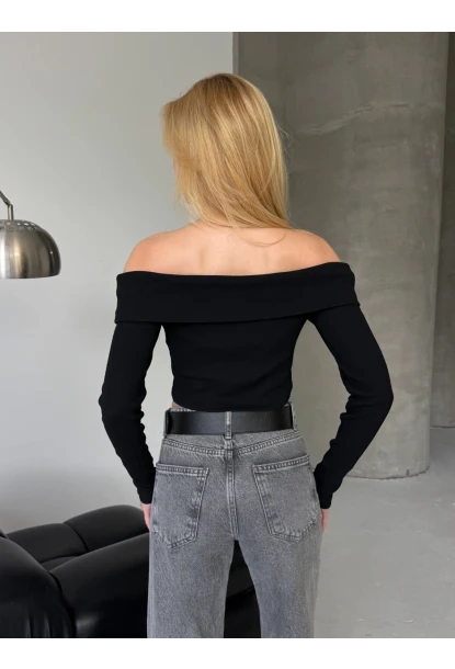 Kadın Madonna Yaka Düğme Detaylı Fitilli Crop Bluz Siyah