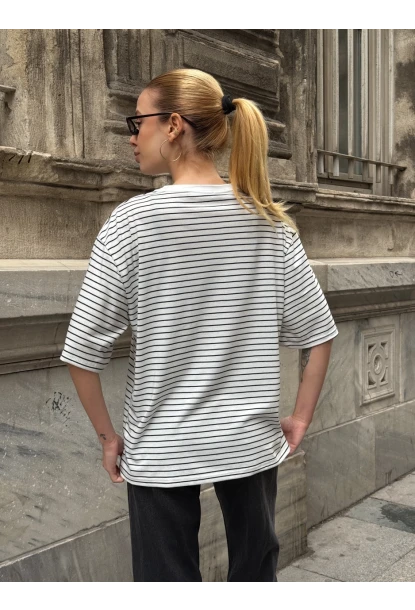 Kadın Oversize Çizgili Tişört Beyaz