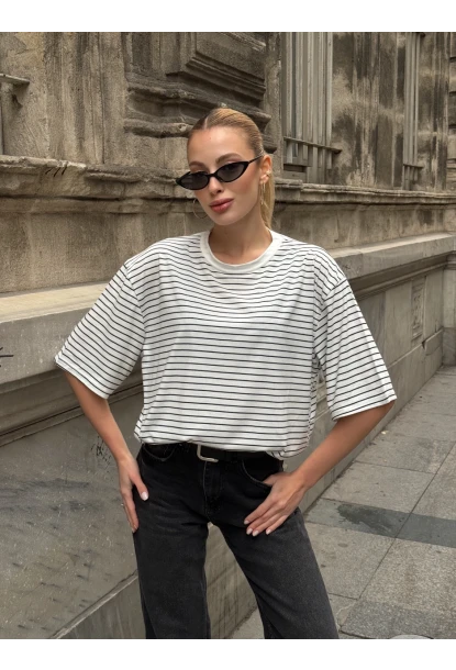 Kadın Oversize Çizgili Tişört Beyaz