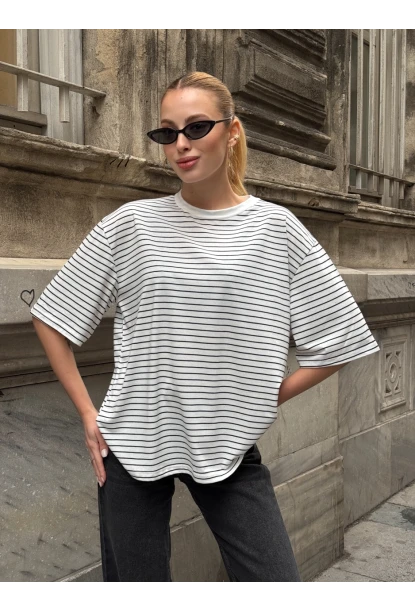 Kadın Oversize Çizgili Tişört Beyaz