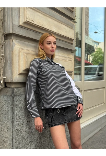 Kadın Siyah Çizgili Kol Asimetrik Düğme Detaylı Gömlek