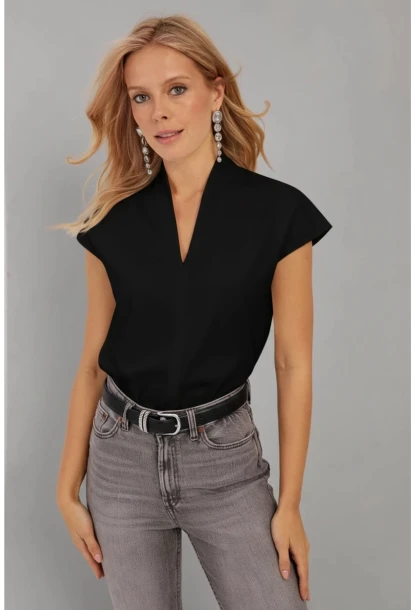 Kadın Siyah V Yaka Bluz EY2742