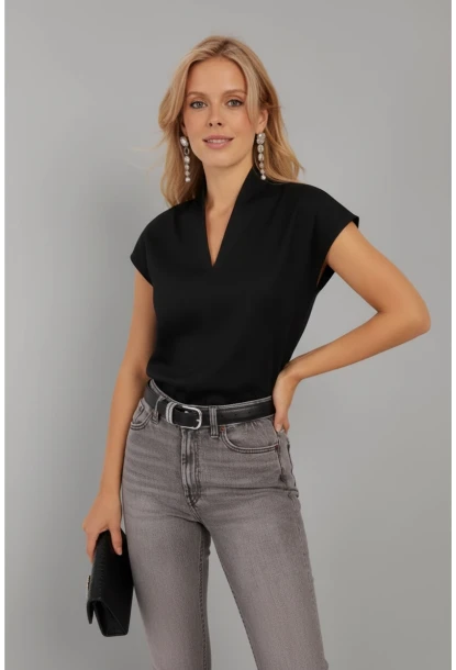 Kadın Siyah V Yaka Bluz EY2742