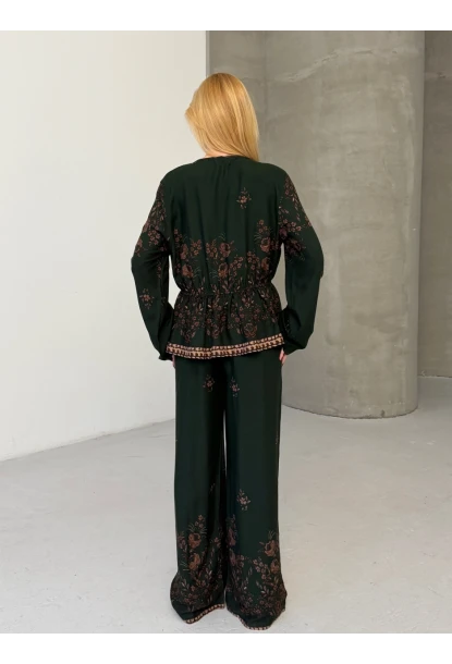 Kadın Viskon Kumaş Desenli V Yaka Kuşaklı Alt Üst Takım Yeşil