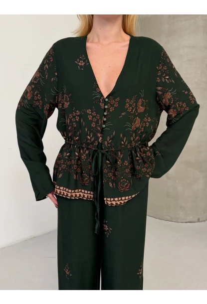Kadın Viskon Kumaş Desenli V Yaka Kuşaklı Alt Üst Takım Yeşil
