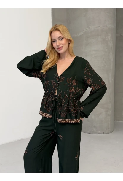 Kadın Viskon Kumaş Desenli V Yaka Kuşaklı Alt Üst Takım Yeşil