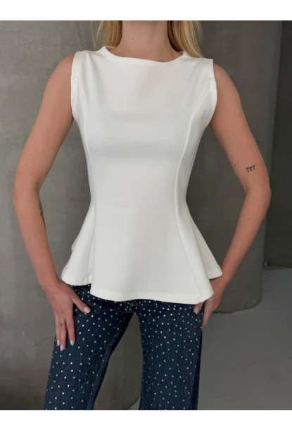 Kadın Volanlı Vücüda Oturan Sıfır Kol Bluz Beyaz