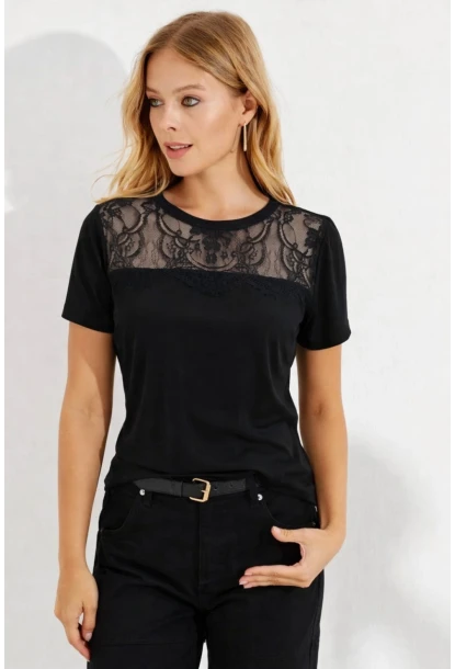 Kadın Yaka Güpür Detay Kısa Kol Viskon Bluz