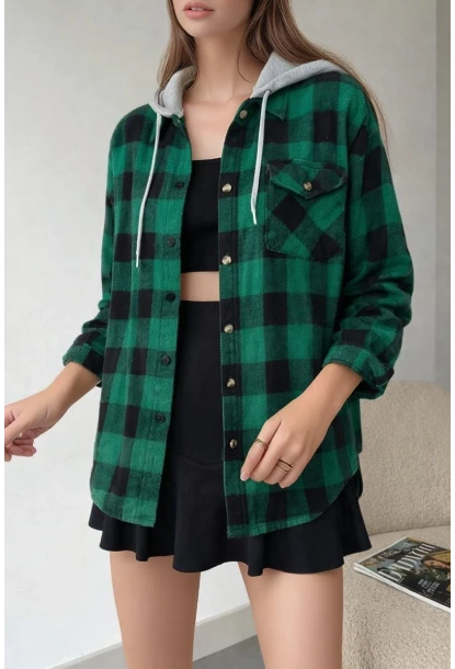 Kadın Yeşil Kapüşonlu Oversize Cepli Düğmeli Ekose Gömlek Ceket