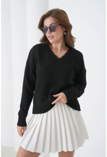 Kadın V Yaka Dantel Detay Yumuşak Dokulu Triko Kazak