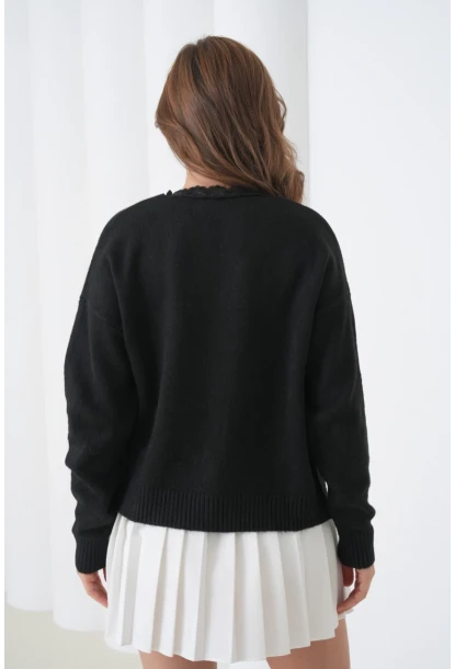 Kadın V Yaka Dantel Detay Yumuşak Dokulu Triko Kazak