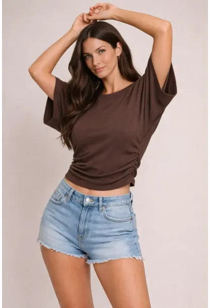 Kahverengi Büzgü Detaylı Crop Bluz – Yarım Kol Basic Şık Tişört