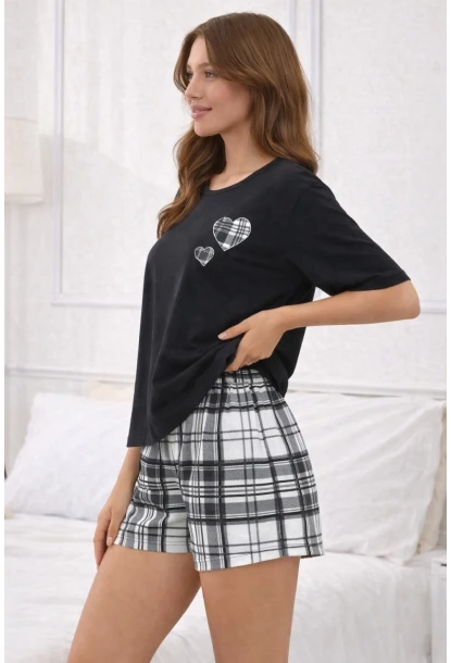 Kalp Baskılı Siyah Tişörtlü Ekose Şortlu Kadın Pijama Takımı