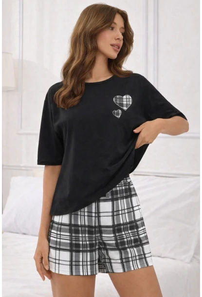 Kalp Baskılı Siyah Tişörtlü Ekose Şortlu Kadın Pijama Takımı