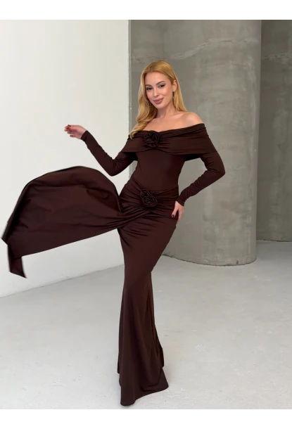 Modal Kumaş Likralı Çiçek Aksesuarlı Maxi Boy Elbise Kahve