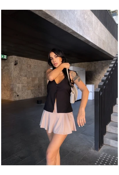 Önü Düğmeli Boyundan Bağlamalı Siyah Bluz