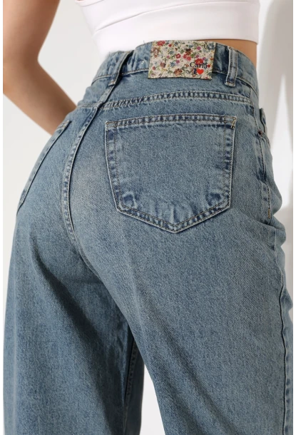 Rahat Kalıp Yüksek Bel Düz Paça Kot Pantolon