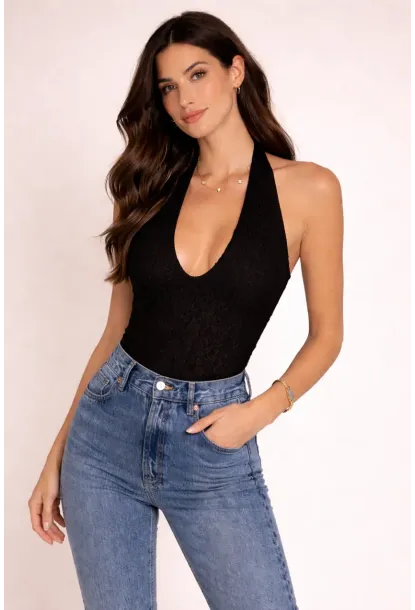 Siyah Dantel Halter Yaka Dekolteli Kadın Bluz – Şık ve Feminen Yazlık Üst