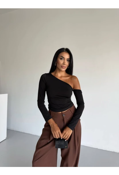 Tek Omuz Kol Detay Sandy Bluz Siyah