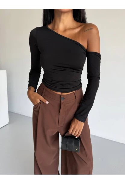 Tek Omuz Kol Detay Sandy Bluz Siyah