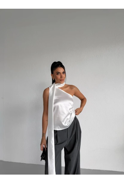 Yaka Detay Saten Bluz Beyaz
