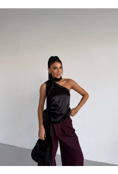 Yaka Detay Saten Bluz Siyah