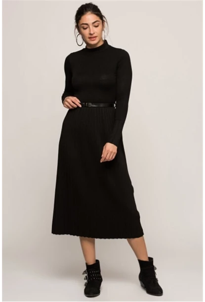 Yarım Balıkçı Siyah Eteği Pliseli Uzun Elbise