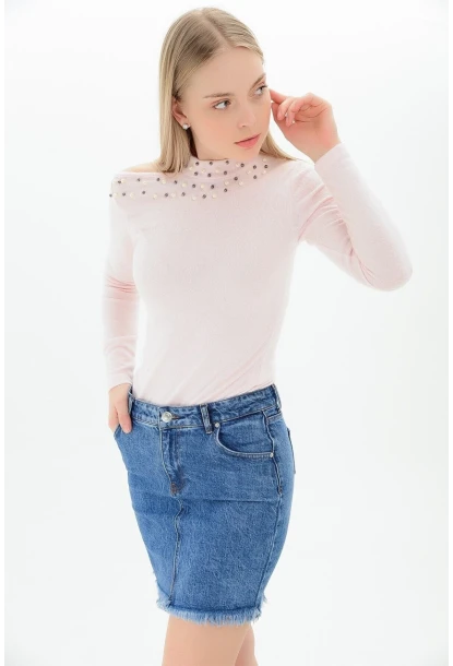 Yumoş Tek Omuzu Açık İncili Bluz