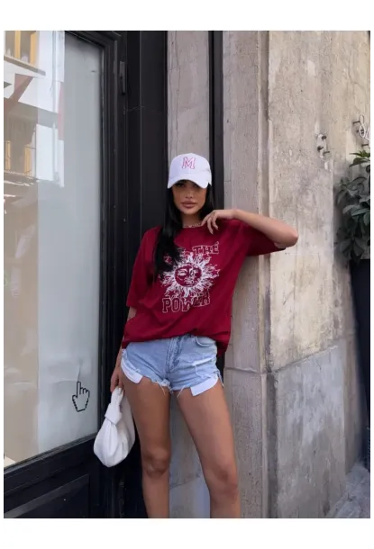 Bordo Güneş Baskılı Oversize Penye T-Shirt – “The Power” Yazılı Trend Tasarım