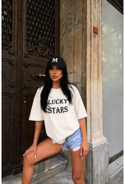 Ekru Lucky Stars Baskılı Oversize Kadın T-Shirt