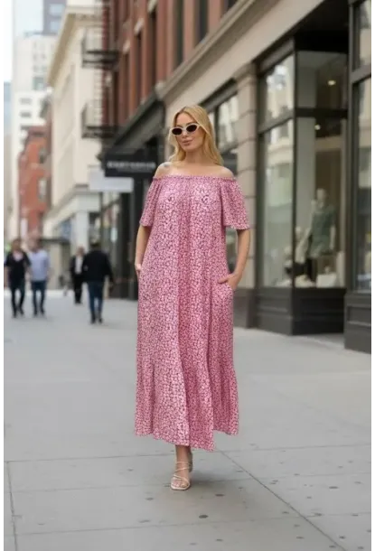 Madonna Yaka Pembe Çiçek Desenli Maxi Elbise – Rahat Kesim Yazlık Elbise