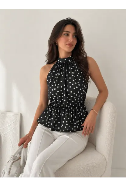 Puantiyeli Halter Yaka Bluz – Şık & Feminen Yaz Stili