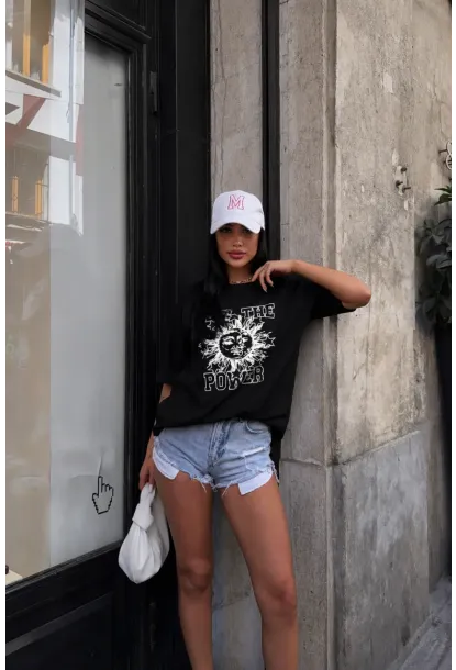 Siyah Güneş Baskılı Oversize Penye T-Shirt – “The Power” Yazılı Trend Tasarım