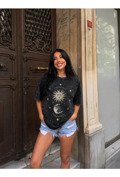Vintage Yıkamalı Siyah T-Shirt – Güneş & Ay Baskılı Oversize Unisex Tişört