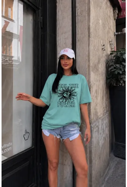 Yeşil Güneş Baskılı Oversize Penye T-Shirt – “The Power” Yazılı Trend Tasarım