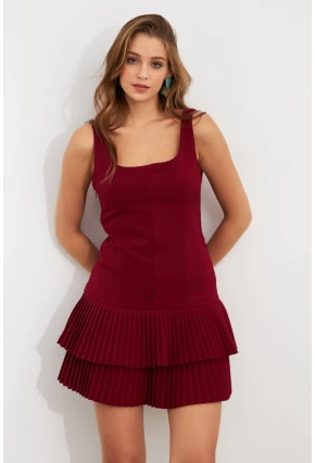 Kadın Bordo Sırt Dekolteli Fırfırlı Şortlu Mini Elbise FRY101