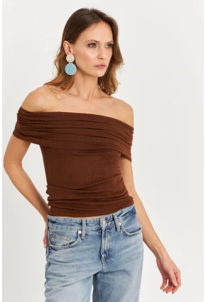 Kadın Kahverengi Kolsuz Madonna Yaka Bluz TF51
